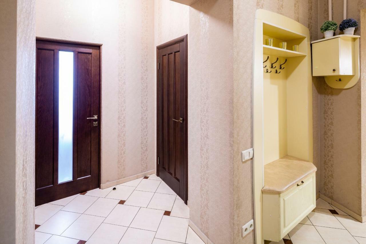 Alfa Apartments Kniazia Romana 11 リヴィウ エクステリア 写真