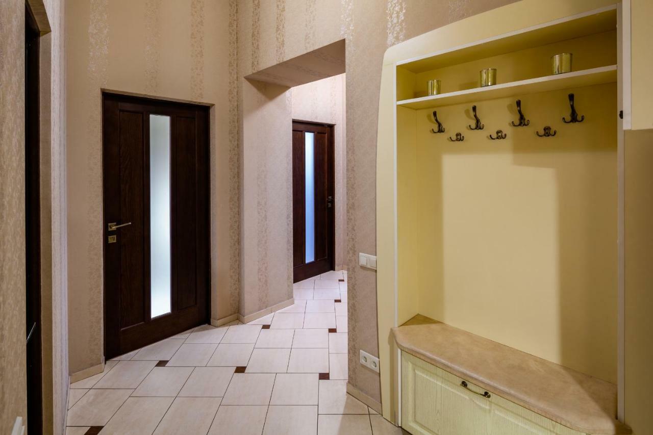 Alfa Apartments Kniazia Romana 11 リヴィウ エクステリア 写真