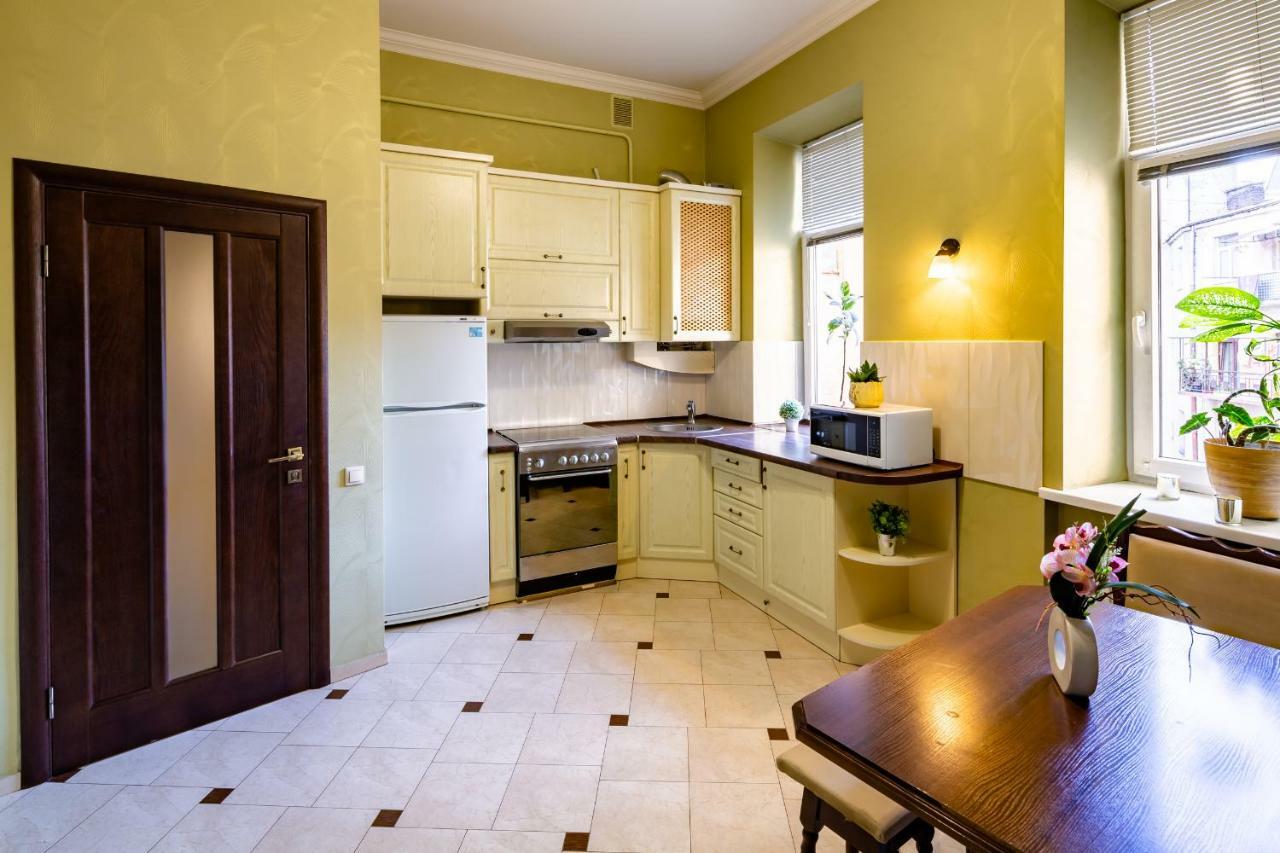 Alfa Apartments Kniazia Romana 11 リヴィウ エクステリア 写真