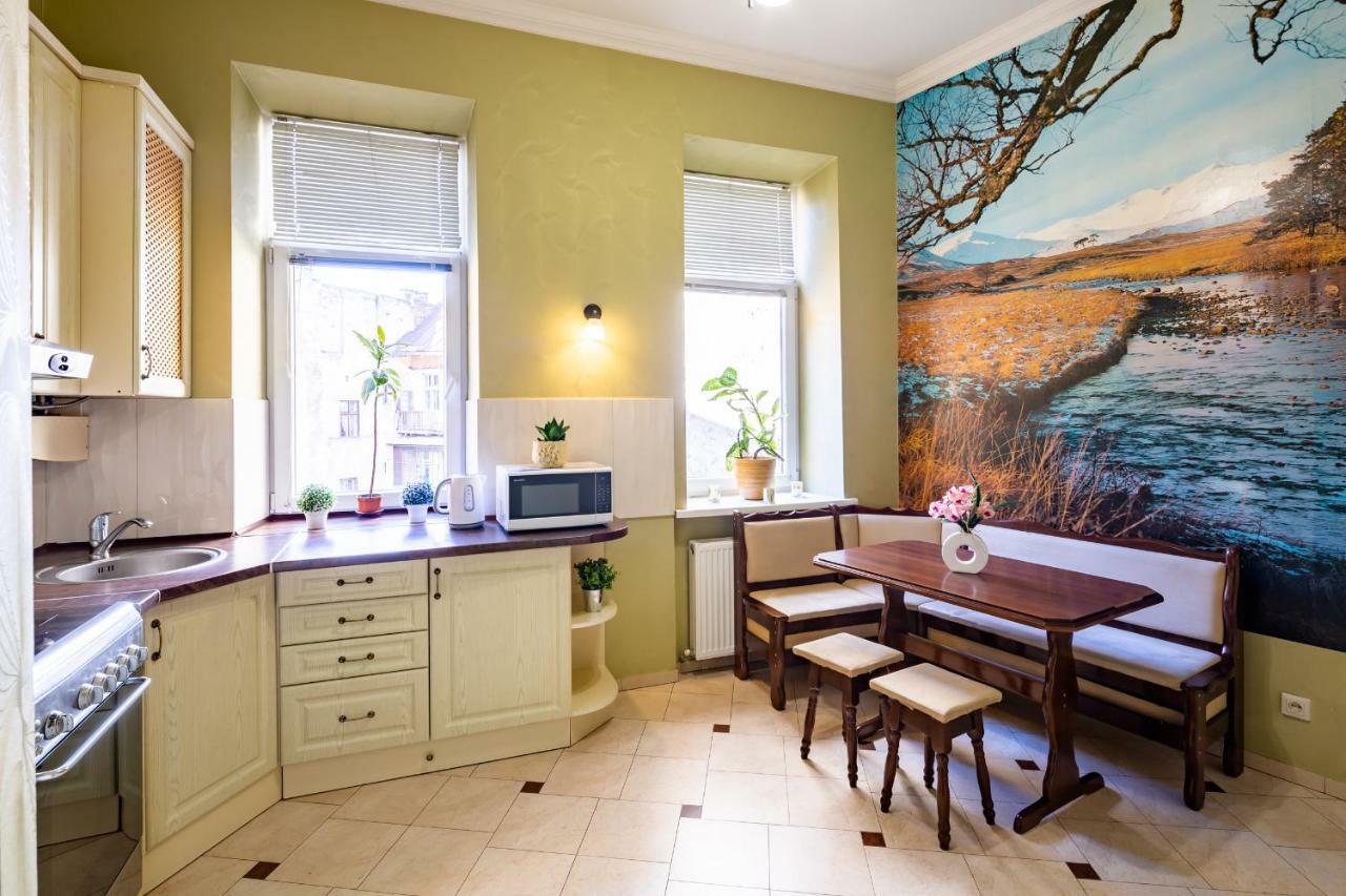 Alfa Apartments Kniazia Romana 11 リヴィウ エクステリア 写真