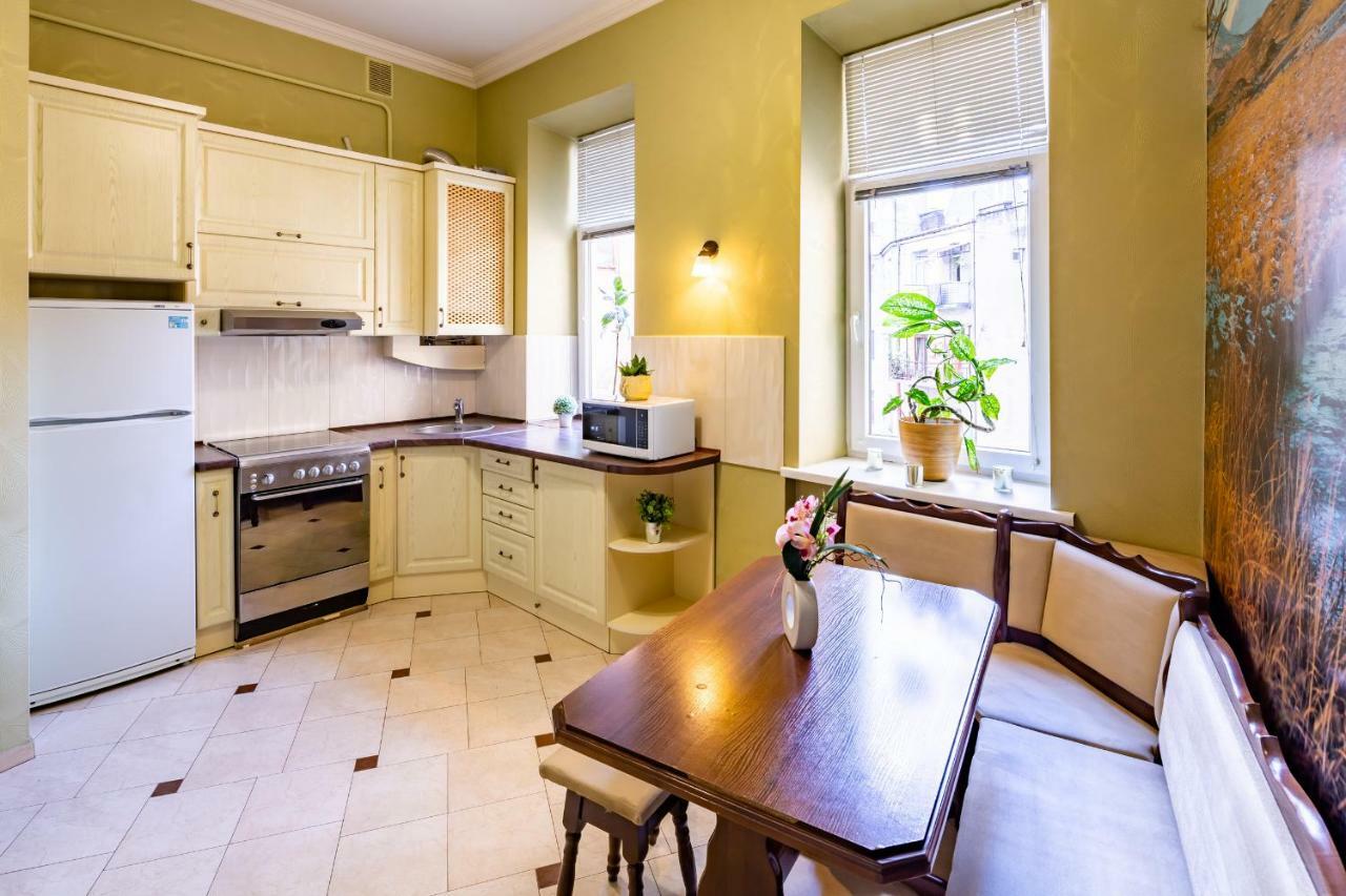 Alfa Apartments Kniazia Romana 11 リヴィウ エクステリア 写真